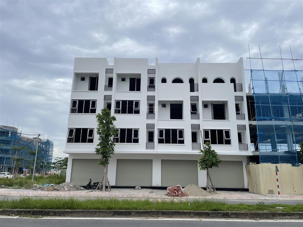 Cho thuê 4 căn shophouse liền nhau
