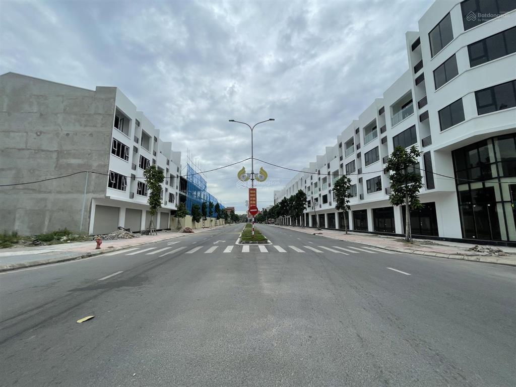 Cho thuê 4 căn shophouse liền nhau