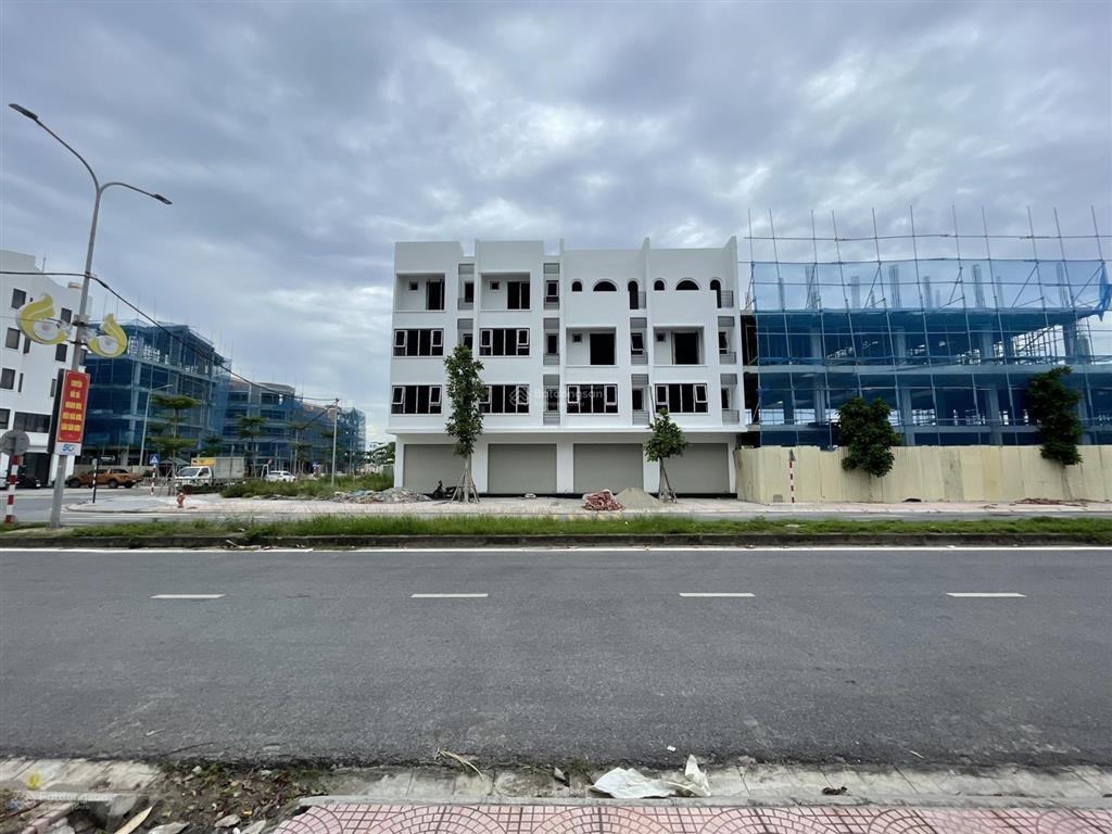 Cho thuê 4 căn shophouse liền nhau