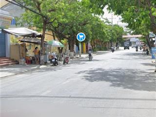 Cần bán lô đất nền 204m2. đường hùng vương kẹp kiệt 2.5m, trung tâm phố cổ hội an