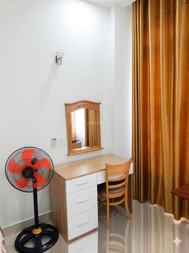 Căn hộ full nội thất, thoáng nhiều ánh sáng, bếp riêng, máy giặt riêng