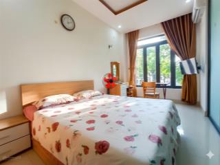 Căn hộ full nội thất, thoáng nhiều ánh sáng, bếp riêng, máy giặt riêng