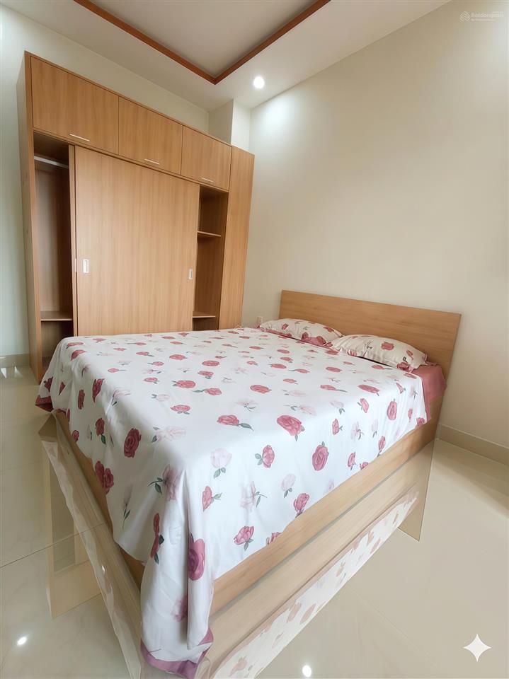 Căn hộ full nội thất, thoáng nhiều ánh sáng, bếp riêng, máy giặt riêng