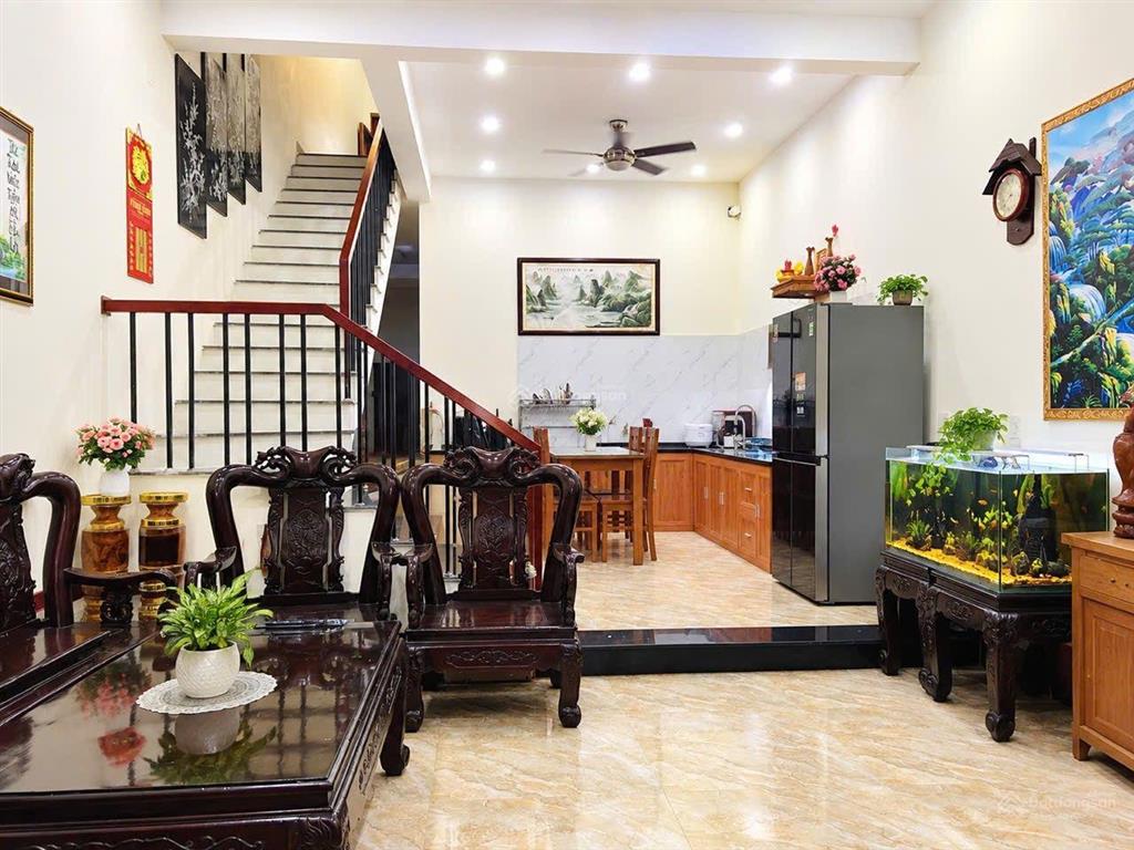 Chủ hạ giá sâu, bán nhanh nhà 2,5 tầng đường bùi thiện ngộ