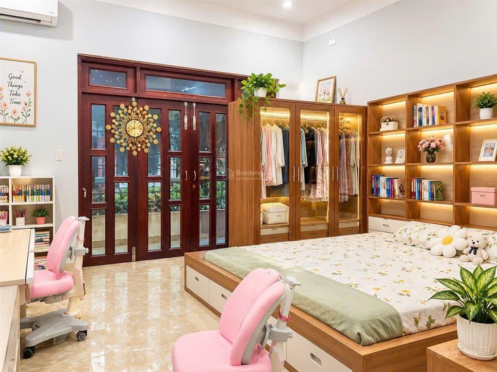 Chủ hạ giá sâu, bán nhanh nhà 2,5 tầng đường bùi thiện ngộ