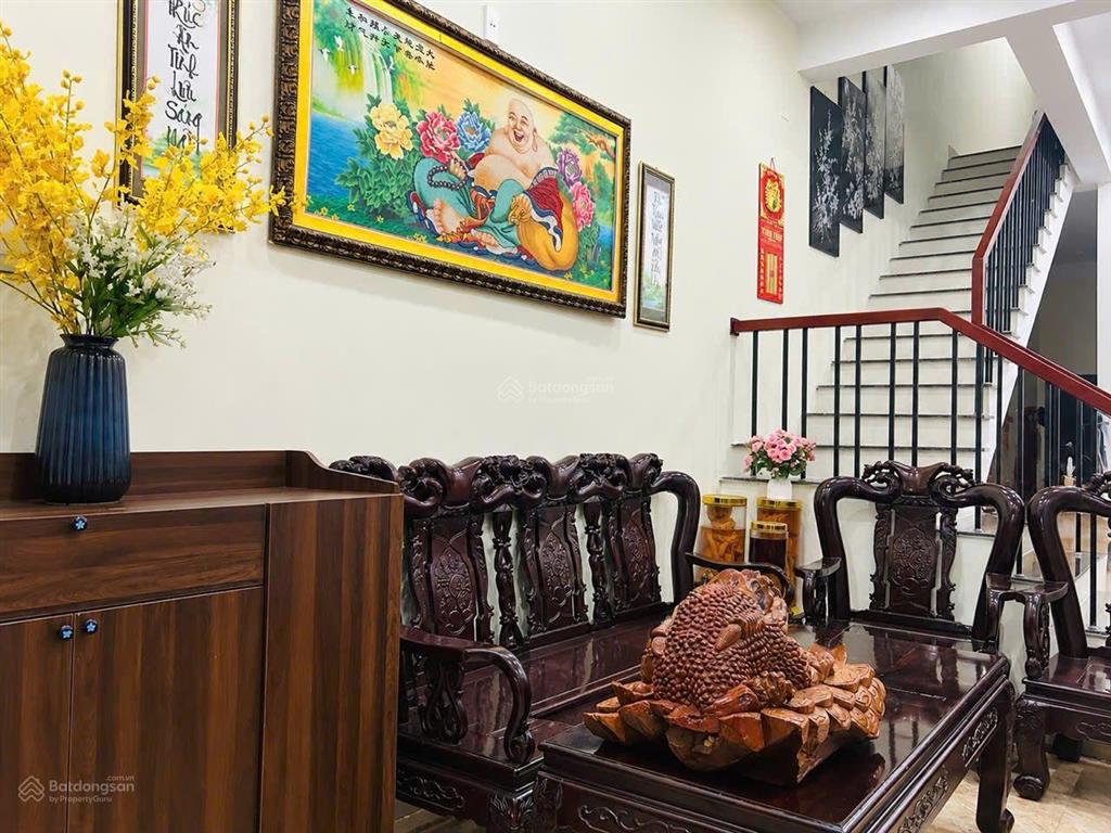 Chủ hạ giá sâu, bán nhanh nhà 2,5 tầng đường bùi thiện ngộ