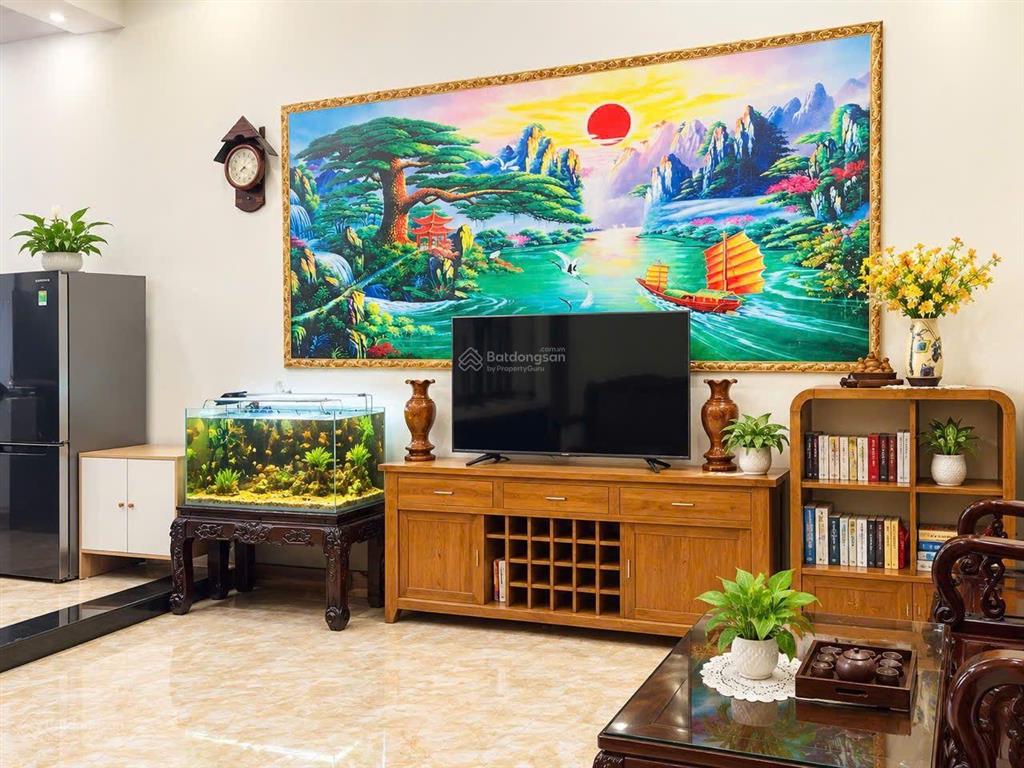 Chủ hạ giá sâu, bán nhanh nhà 2,5 tầng đường bùi thiện ngộ
