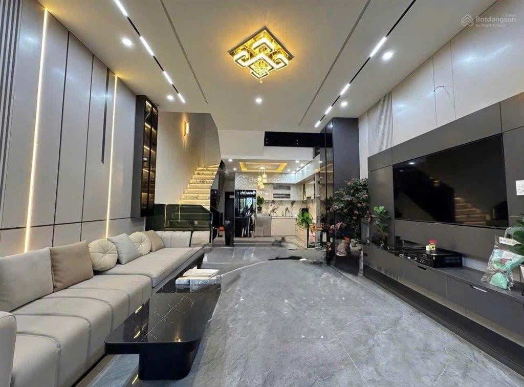 Nhà 3 tầng vip đẹp xuất sắc giá tốt đường cồn dầu 22  hòa xuân  đà nẵng
