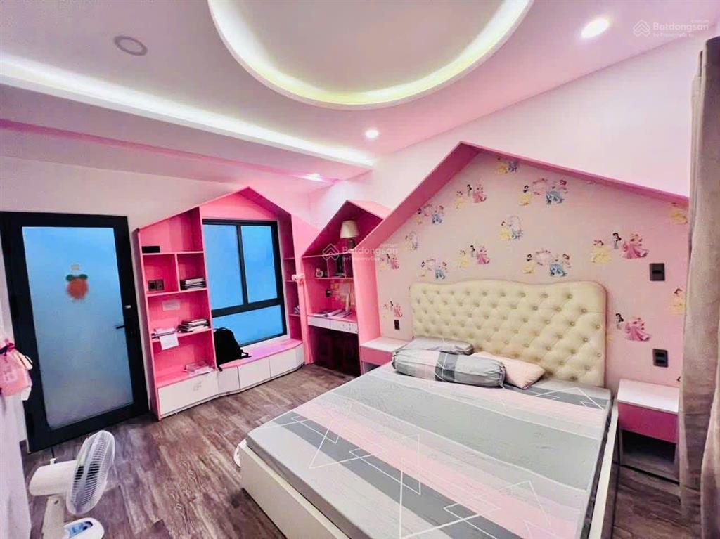 Siêu phẩm 3,5 tầng hồ trung lượng
