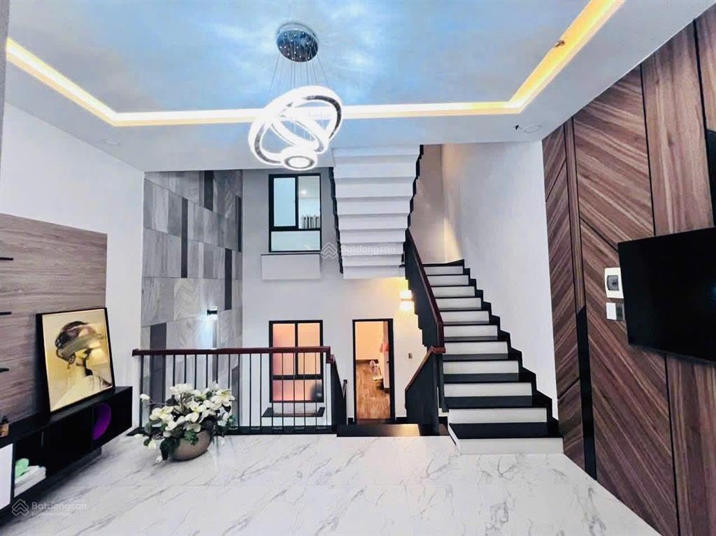 Siêu phẩm 3,5 tầng hồ trung lượng
