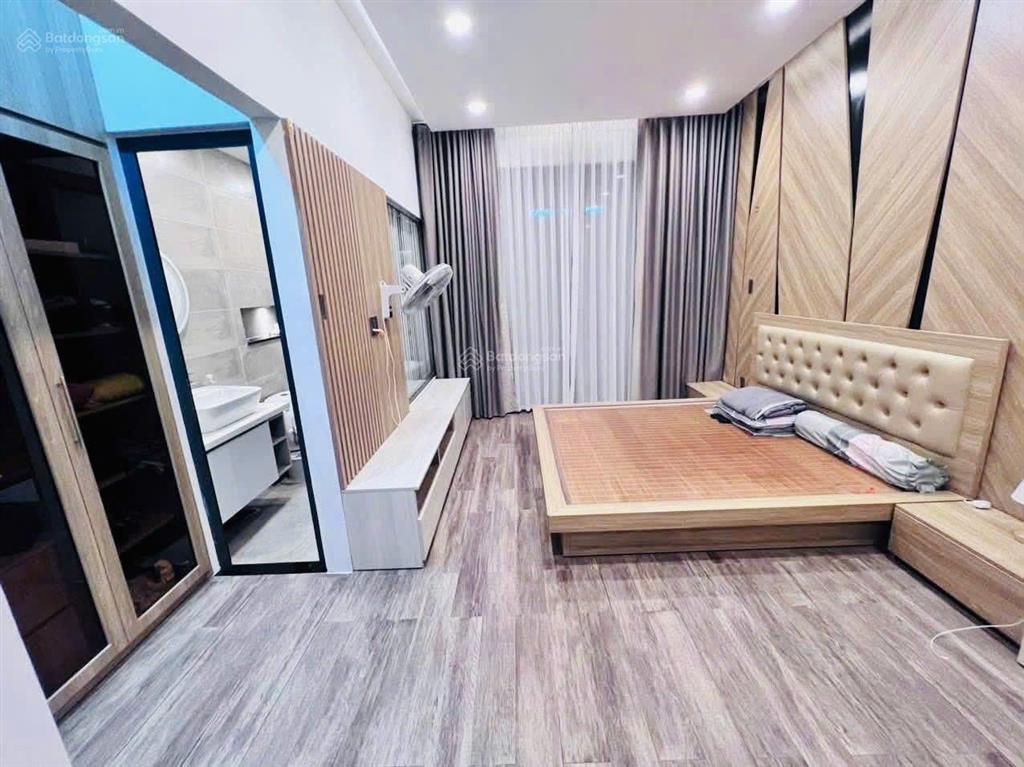 Siêu phẩm 3,5 tầng hồ trung lượng