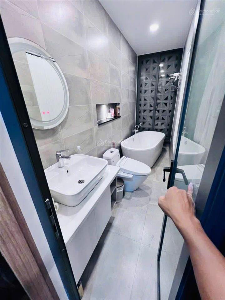 Siêu phẩm 3,5 tầng hồ trung lượng