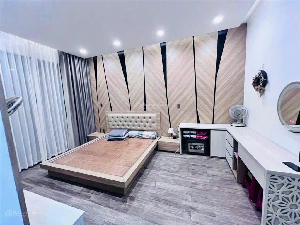 Siêu phẩm 3,5 tầng hồ trung lượng