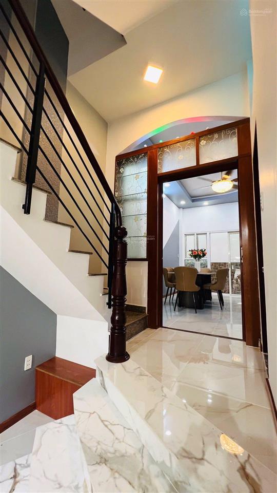 Bán nhà 56m2 đất, 6pn, hẻm xe hơi đỗ cửa thông tô hiến thành, quận 10.