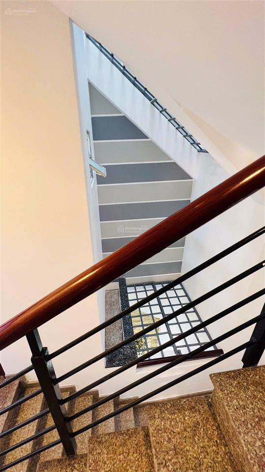 Bán nhà 56m2 đất, 6pn, hẻm xe hơi đỗ cửa thông tô hiến thành, quận 10.