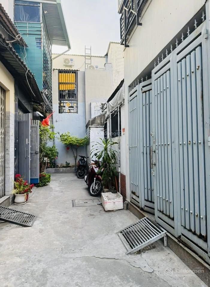 //đường số 4 p16gv 3,253,35x13,5 cn45m2 lầu sân xe 2pn 2vs balcony hẻm 3m gần chợ & th h.bắc hcđ