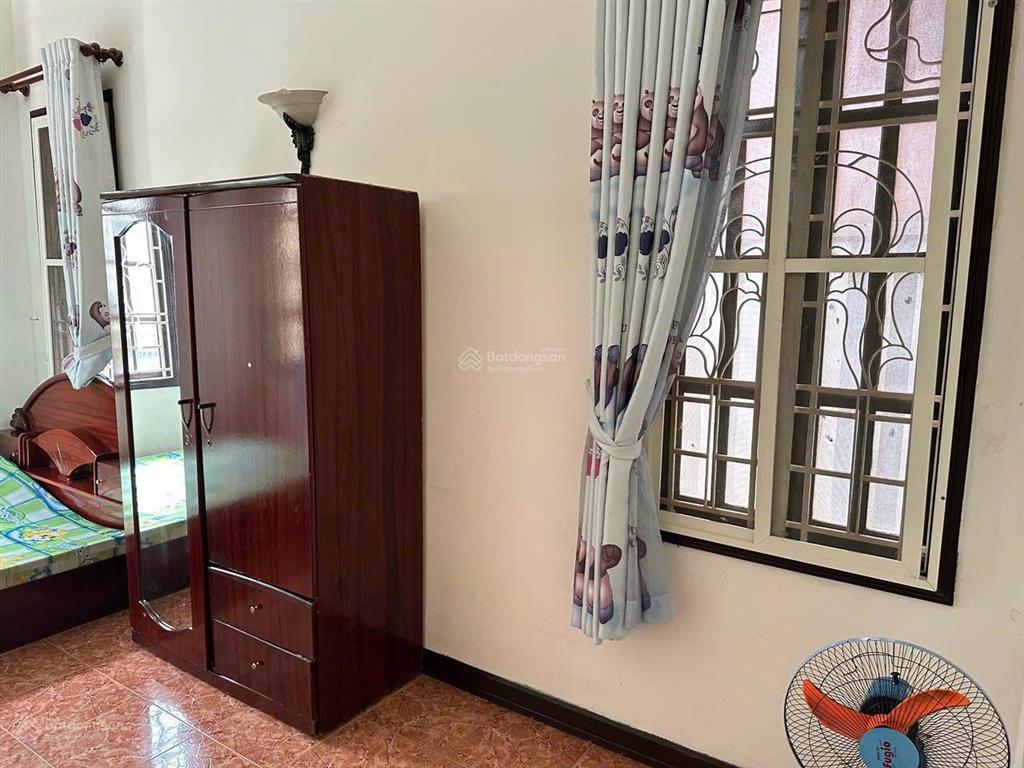 Cho thuê 1 phòng trong bt 1pn 1wc, 42m2 giá cực chất tại 28/1/1820 huỳnh lan khanh, p2, q tân bình