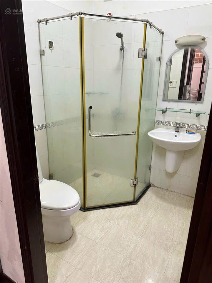 Cho thuê 1 phòng trong bt 1pn 1wc, 42m2 giá cực chất tại 28/1/1820 huỳnh lan khanh, p2, q tân bình