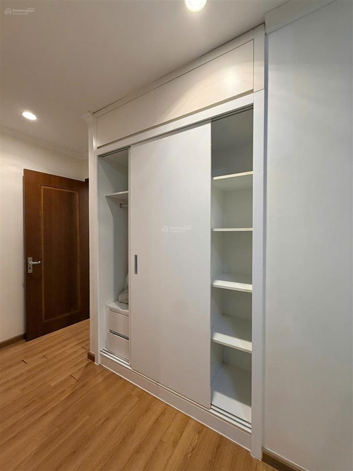 Chính chủ cho thuê căn hộ 3pn đầy đủ tiện ích, vị trí trung tâm hà nội.  0363 960 ***