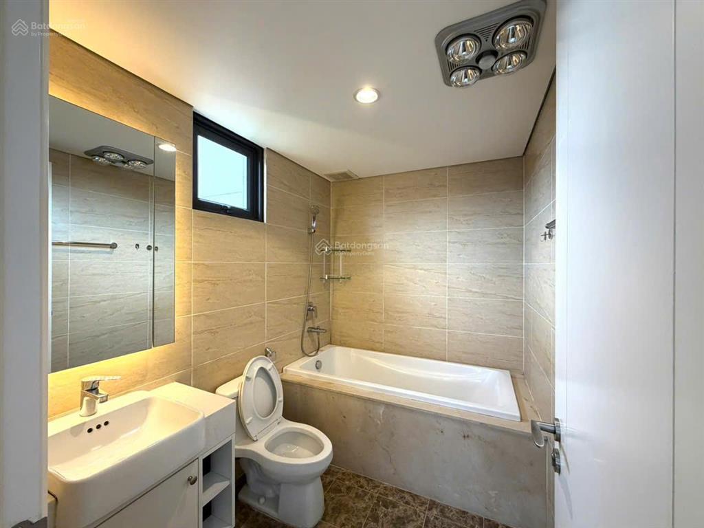 Cần cho thuê căn hộ 1709 tòa c3 d'capitale trần duy hưng, yên hòa, 3pn  view hồ thanh xuân
