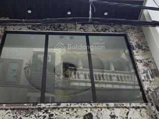 Bán nhà đường hoàng quốc việt, 70m2, 7tầng, thang máy, ôtô, ngõ thông, full nội thất, 21 tỷ