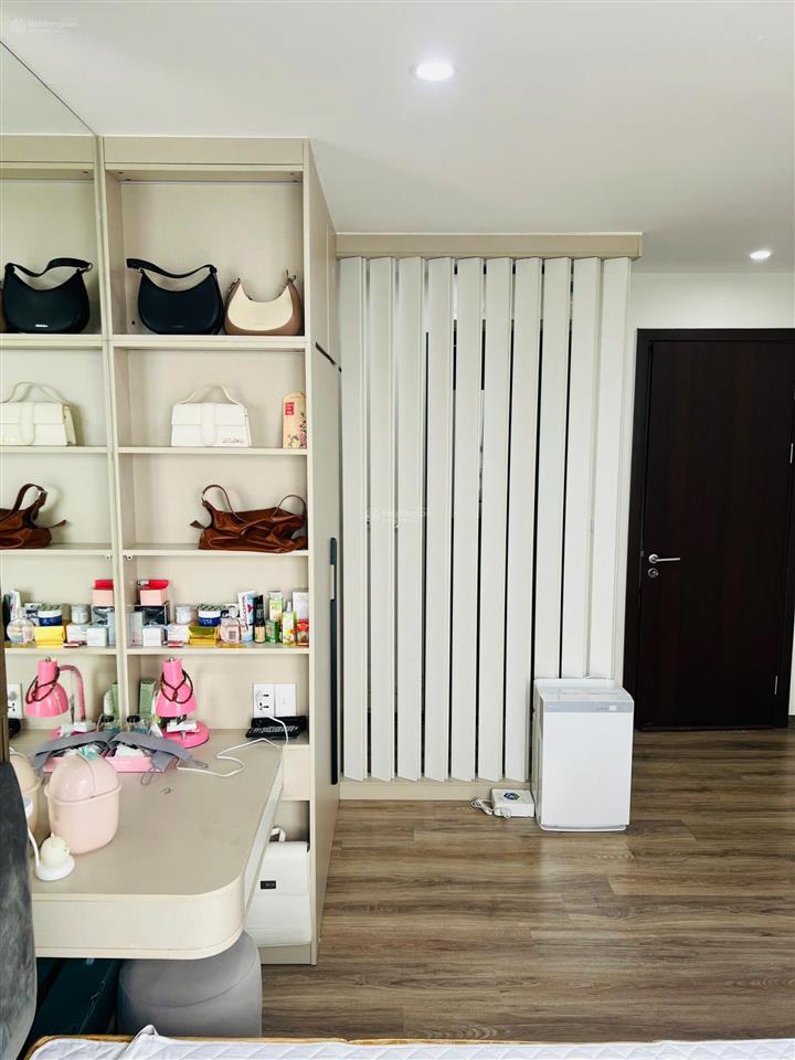 Bán căn hoa hâu 3 pn , full nội thất tại chung cư northern diamond, có slot đỗ xe ô tô, gần aeon