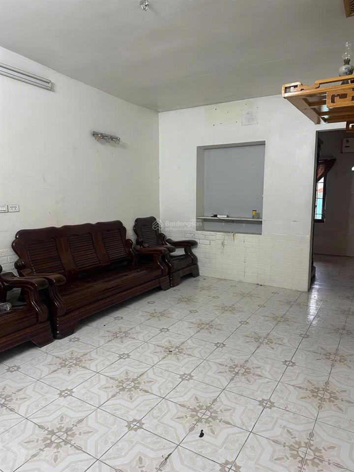 Cho thuê căn hộ tập thể tầng 5, 65 m² mặt phố thanh nhàn, giá rẻ