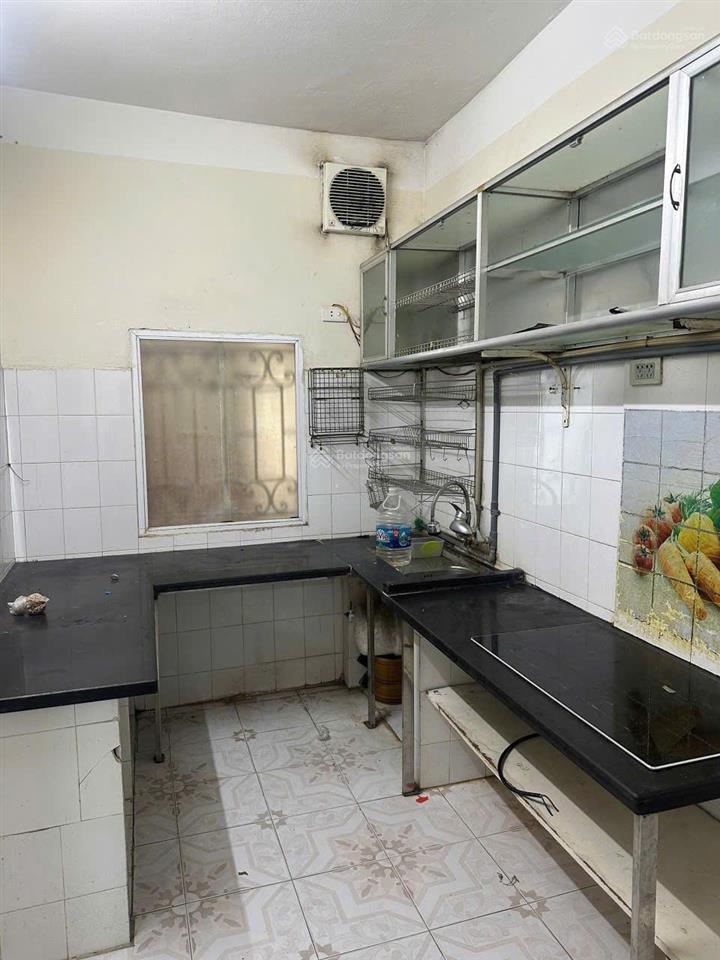Cho thuê căn hộ tập thể tầng 5, 65 m² mặt phố thanh nhàn, giá rẻ