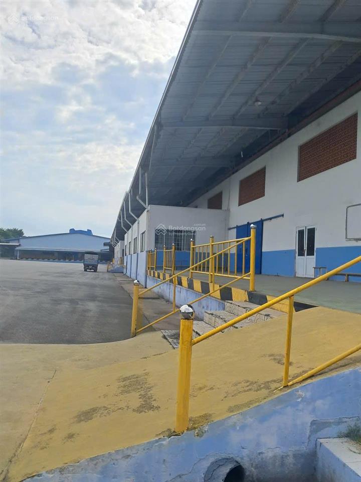 Bán nhanh công ty tp bến cát, bình dương
183.200m2 đất (18.3ha) và nhà xưởng. sổ hồng công chứng.