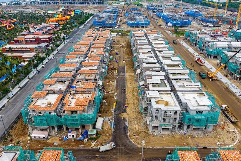Cần bán gấp nhà phố căn góc 2 mặt tiền tại blanca city! sản phẩm khan hiếm, chỉ 21 căn toàn dự án.
