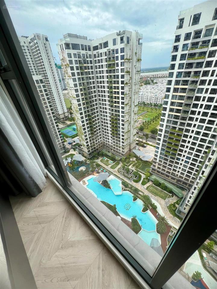 Cho thuê căn góc 2pn 2wc, hướng đông nam view hồ bơi. nhà full nội thất vào ở ngay.