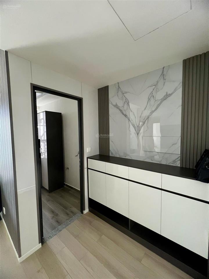 Cho thuê căn góc 2pn 2wc, hướng đông nam view hồ bơi. nhà full nội thất vào ở ngay.