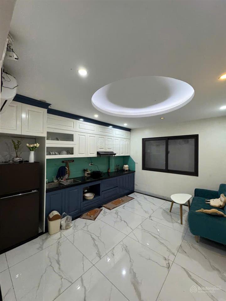 255 nguyễn khang cho thuê nguyên tầng 70m2 gồm 2 phòng 1 ngủ, 1 khách, bếp ngăn riêng