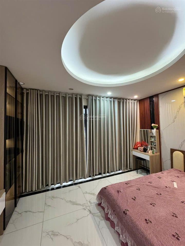 255 nguyễn khang cho thuê nguyên tầng 70m2 gồm 2 phòng 1 ngủ, 1 khách, bếp ngăn riêng