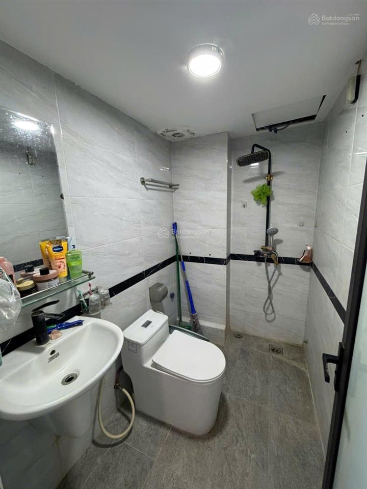 255 nguyễn khang cho thuê nguyên tầng 70m2 gồm 2 phòng 1 ngủ, 1 khách, bếp ngăn riêng