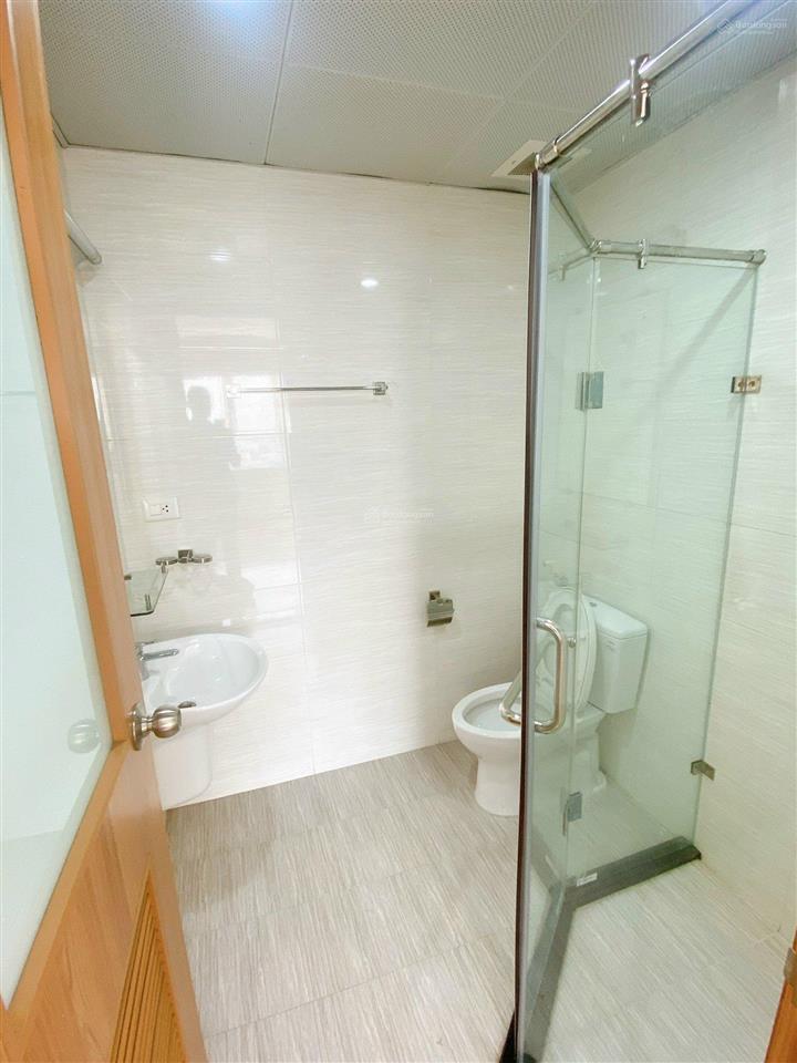 Bán chung cư udic 2 phòng ngủ view thoáng giá 5 tỷ có thương lượng.  0943 358 ***