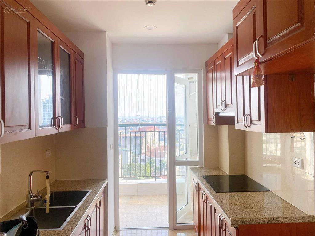 Bán chung cư udic 2 phòng ngủ view thoáng giá 5 tỷ có thương lượng.  0943 358 ***