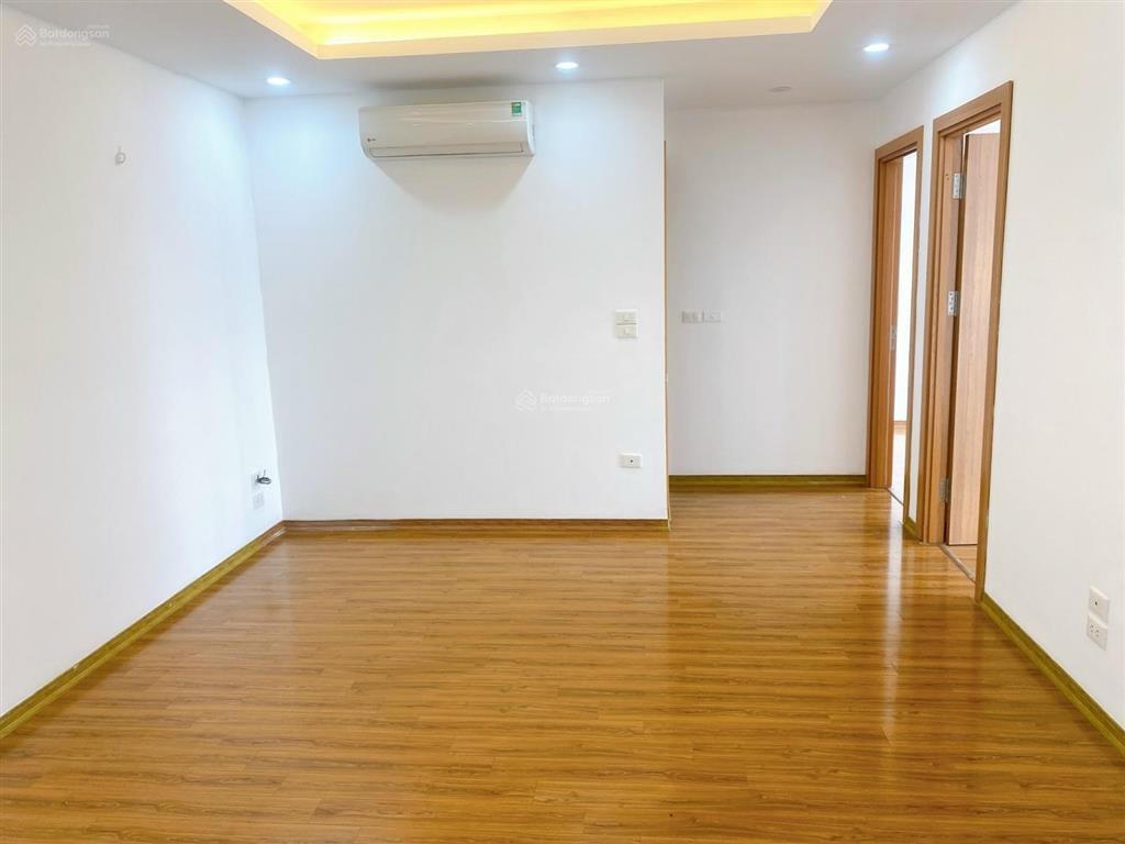 Bán chung cư udic 2 phòng ngủ view thoáng giá 5 tỷ có thương lượng.  0943 358 ***