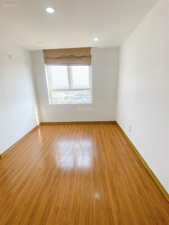 Bán chung cư udic 2 phòng ngủ view thoáng giá 5 tỷ có thương lượng.  0943 358 ***