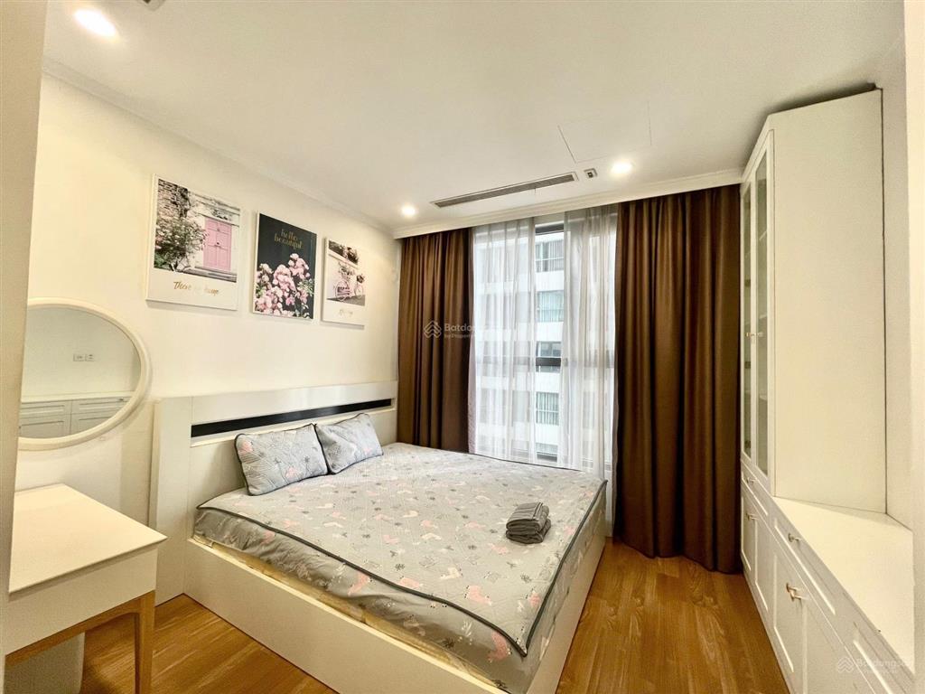 Bán căn hộ 2 ngủ 2 vệ sinh tòa park premium 68m2, giá 6,2 tỷ tại vinhomes times city  0943 358 ***