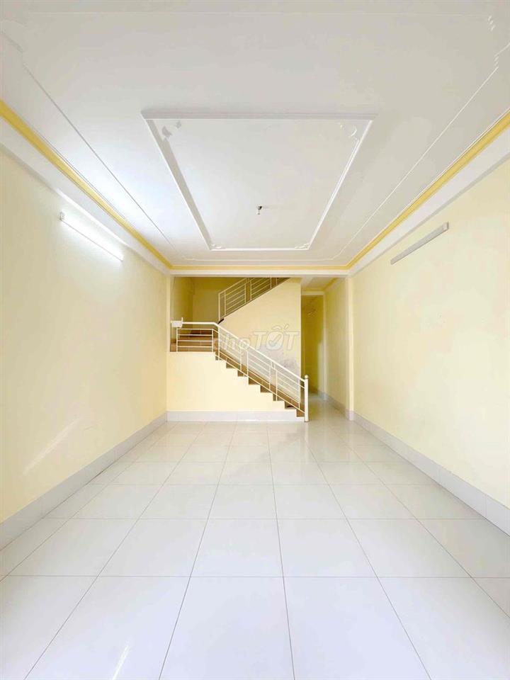 NHÀ TRỆT LẦU (4PN) - KDC 586, NGAY CHỢ PHÚ THỨ