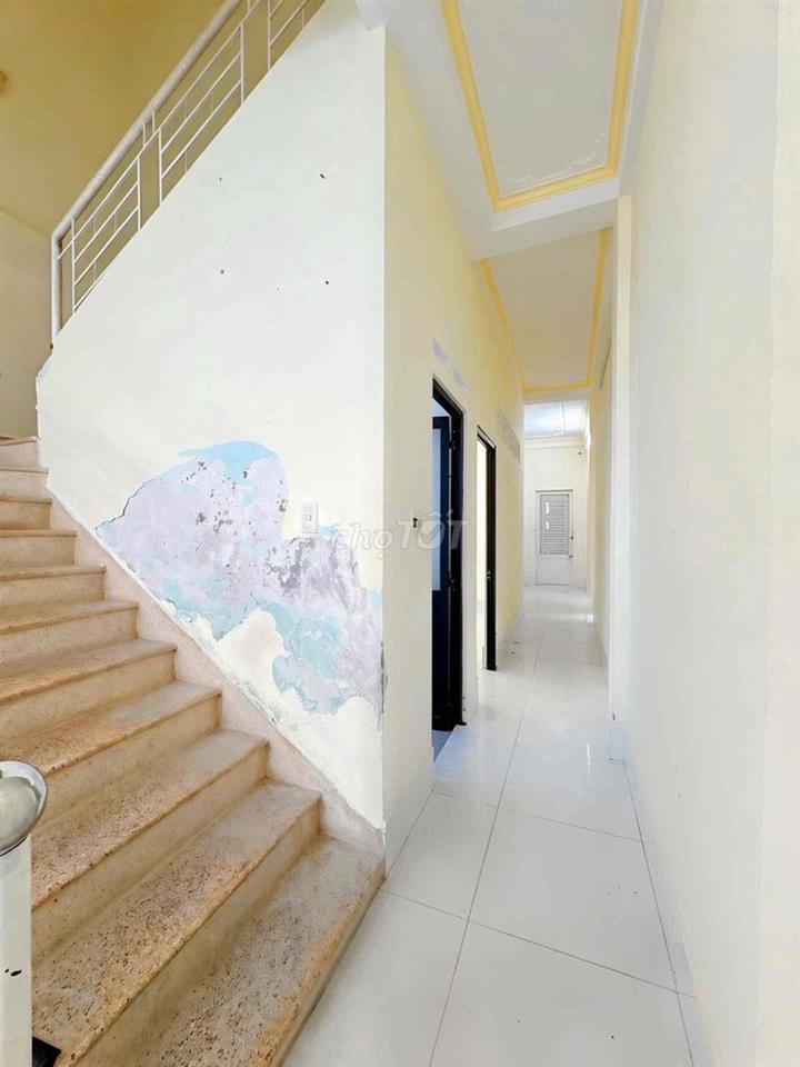 NHÀ TRỆT LẦU (4PN) - KDC 586, NGAY CHỢ PHÚ THỨ
