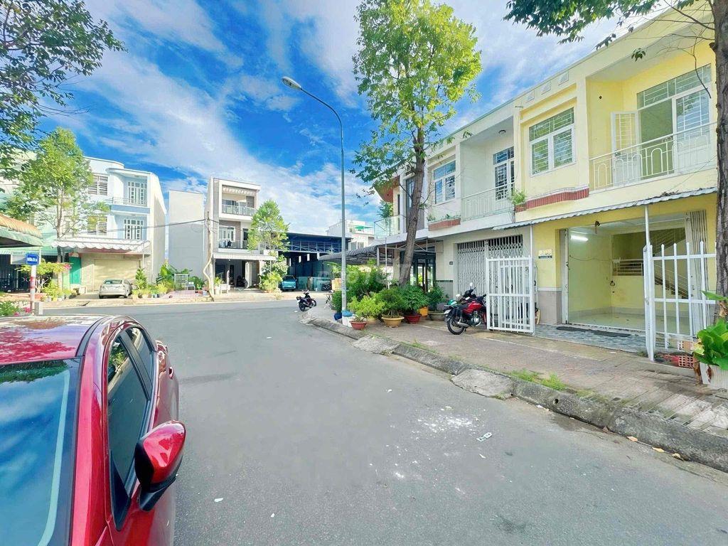 NHÀ TRỆT LẦU (4PN) - KDC 586, NGAY CHỢ PHÚ THỨ