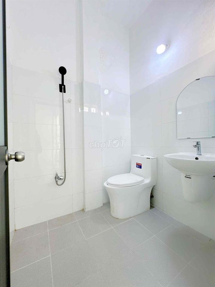 NHÀ TRỆT LẦU (4PN) - KDC 586, NGAY CHỢ PHÚ THỨ