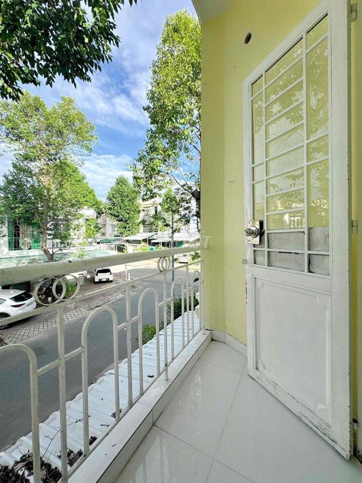 NHÀ TRỆT LẦU (4PN) - KDC 586, NGAY CHỢ PHÚ THỨ