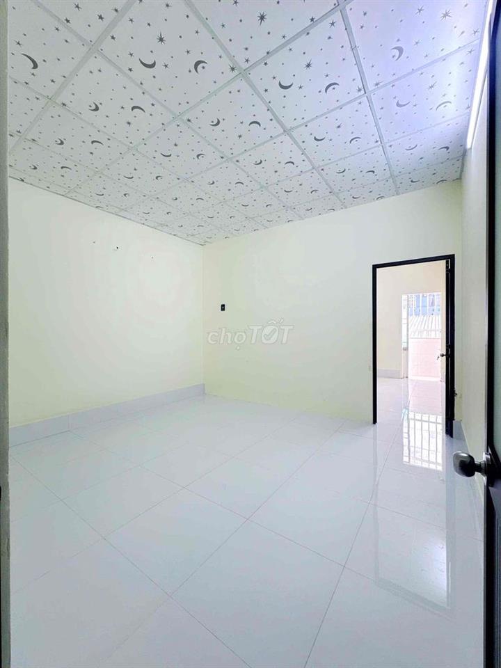 NHÀ TRỆT LẦU (4PN) - KDC 586, NGAY CHỢ PHÚ THỨ