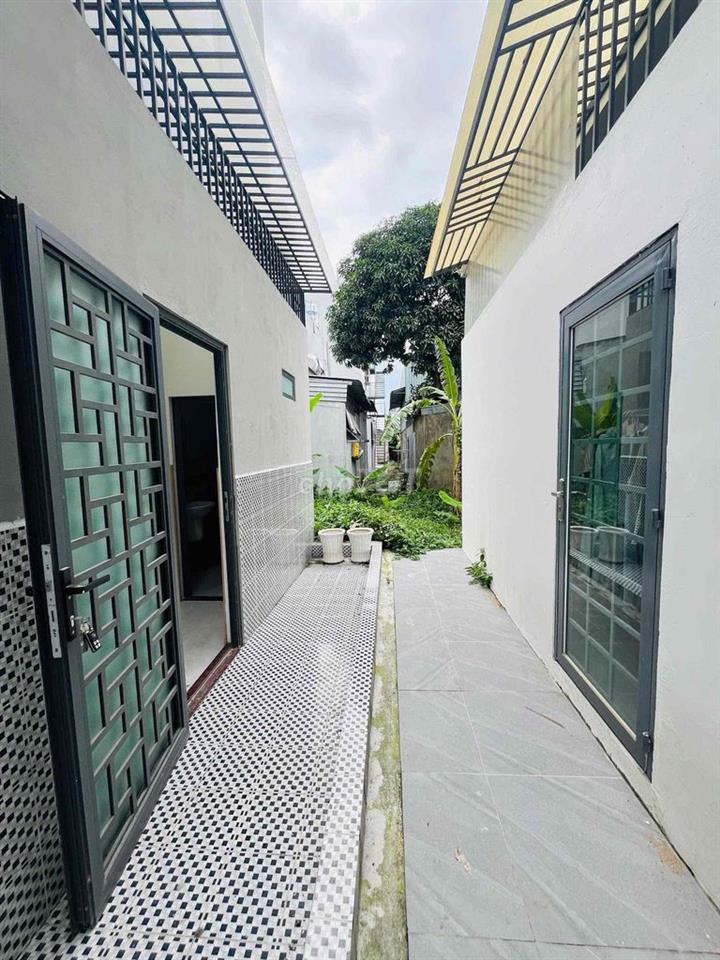 CHO THUÊ NHÀ TRỆT 2 LẦU NHÀ MỚI 100% - NỘI THẤT CƠ BẢN - KDC HỒNG LOAN