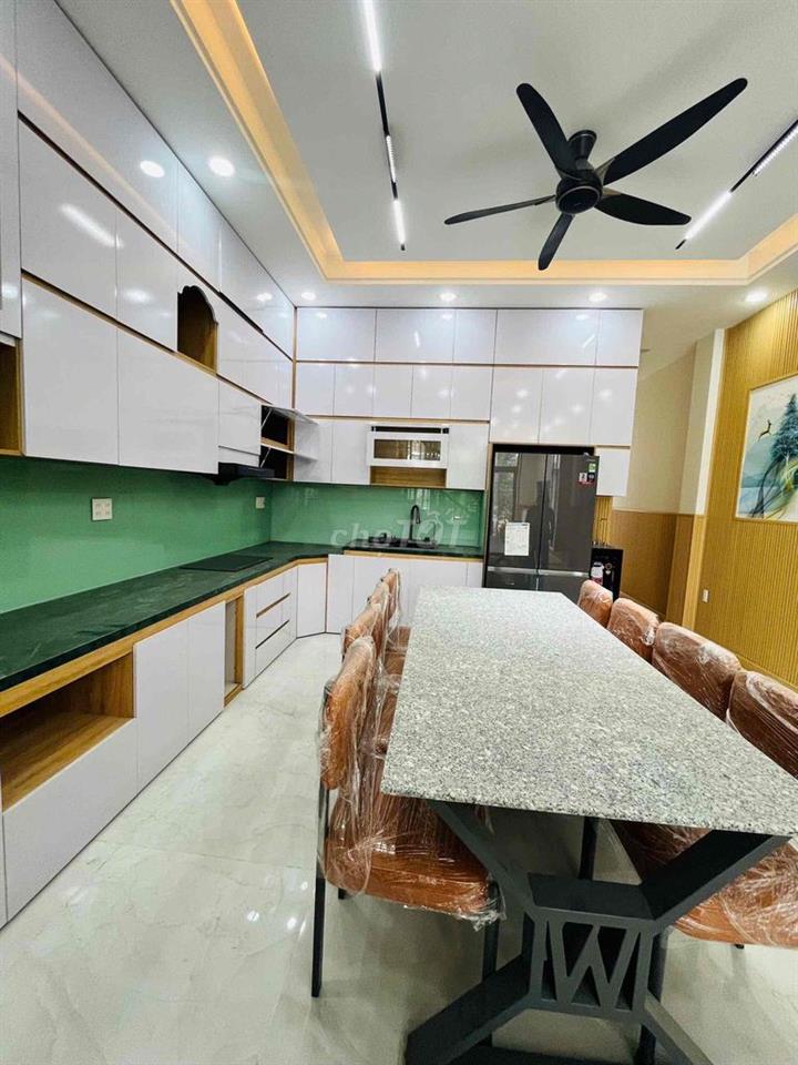 CHO THUÊ NHÀ TRỆT 2 LẦU NHÀ MỚI 100% - NỘI THẤT CƠ BẢN - KDC HỒNG LOAN