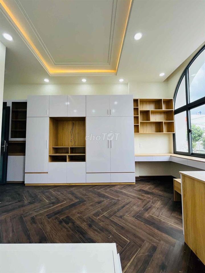 CHO THUÊ NHÀ TRỆT 2 LẦU NHÀ MỚI 100% - NỘI THẤT CƠ BẢN - KDC HỒNG LOAN