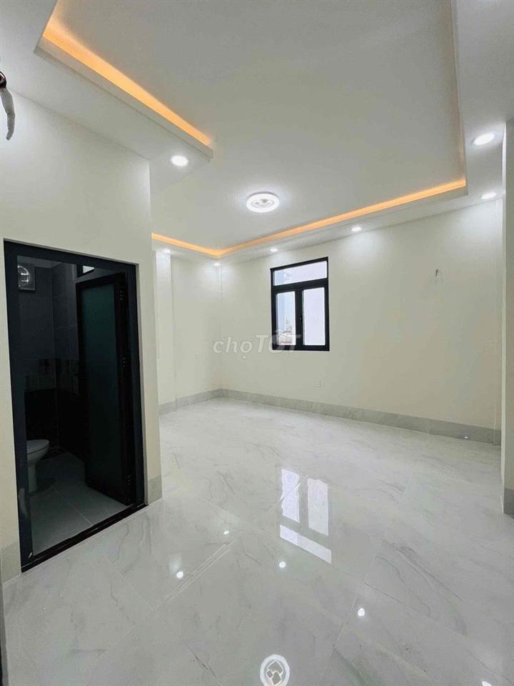 CHO THUÊ NHÀ TRỆT 2 LẦU NHÀ MỚI 100% - NỘI THẤT CƠ BẢN - KDC HỒNG LOAN